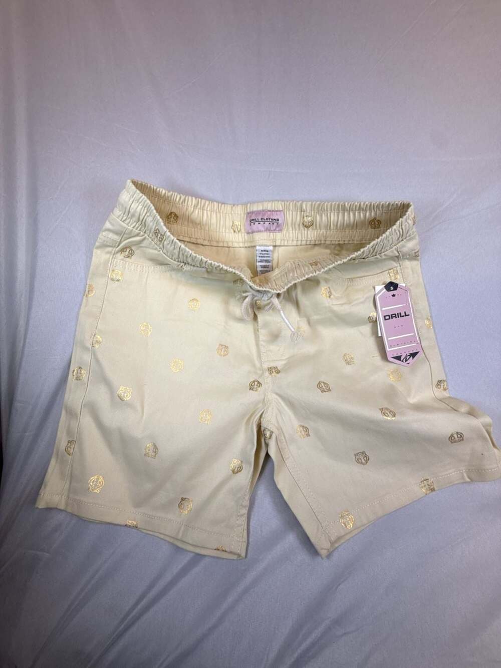 Drill Clothing Company Shorts Size M Gold Print Cream